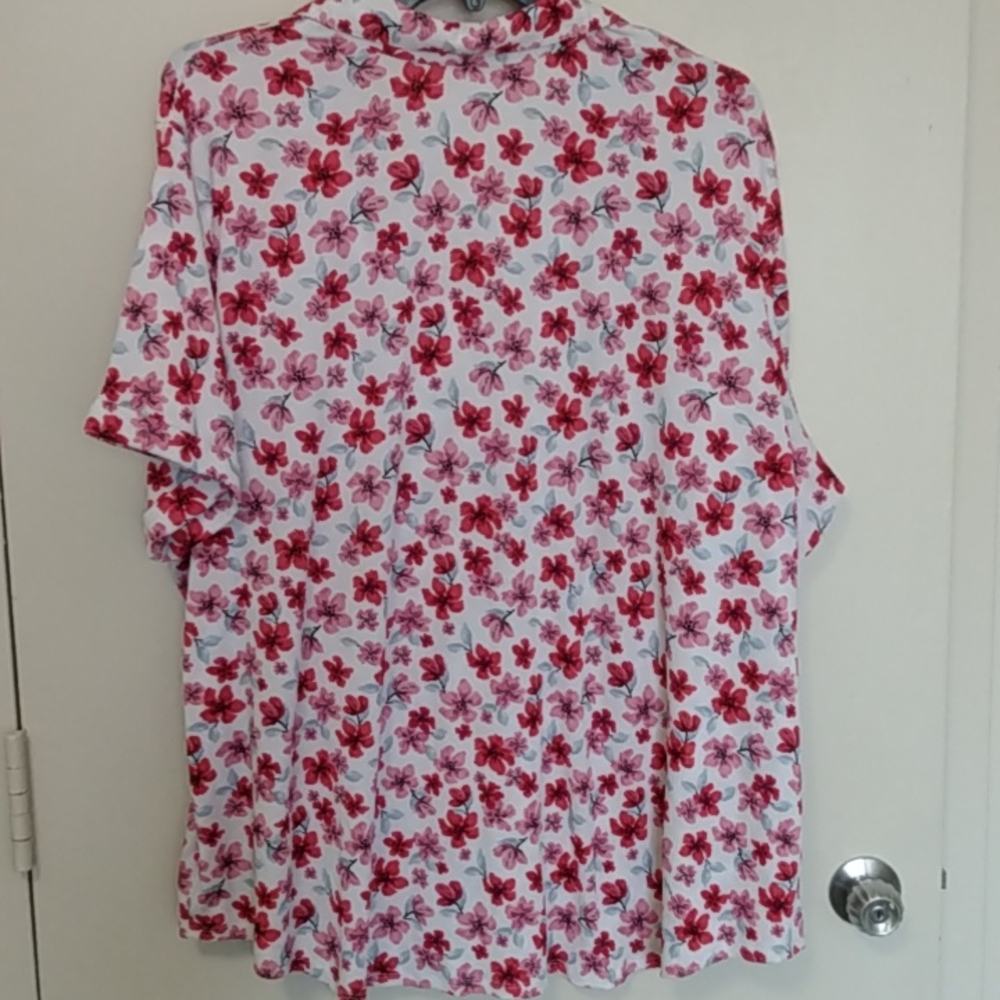 CLEARANCR Beautiful Red Floral Button-down Blouse Size 30/32 - Picture 6 of 7